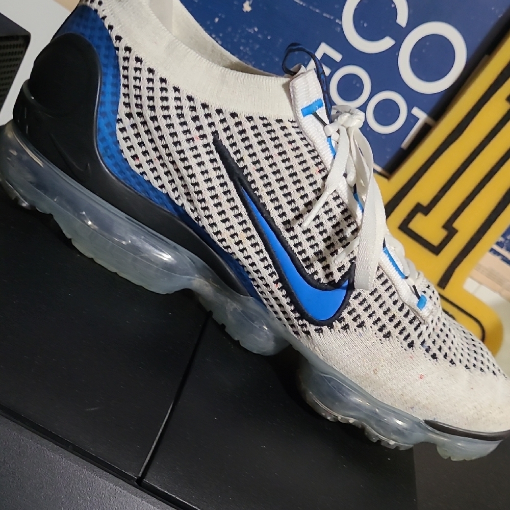 Nike Vapor Max White and Blue Mens Mesh Sneakers - Picture 2 of 5